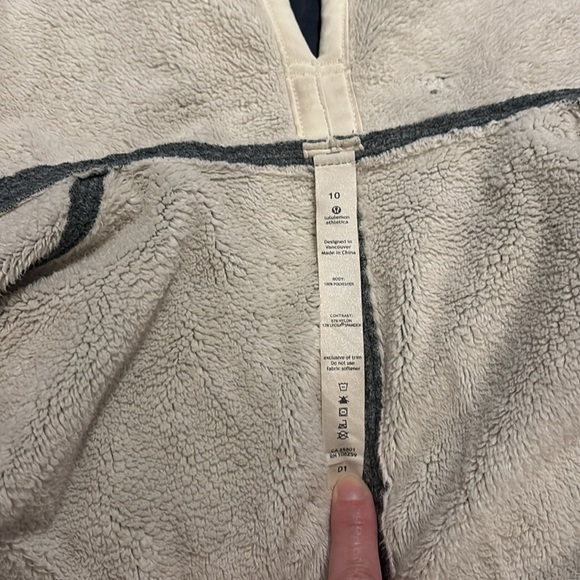 Lululemon Presence of Mind Jacket Polar Cream - size 10 - Picture 12 of 16